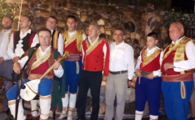 Guslari sa obje strane Tare brišu granice