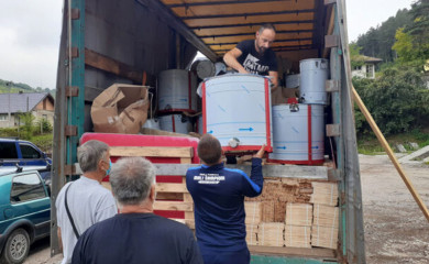 Paketi pčelarske opreme za 54 fočanska pčelara