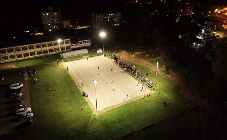 Na sportskom terenu u Miljevini postavljeni reflektori i tribine