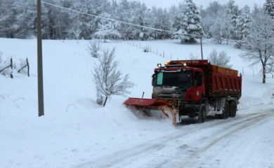 Očišćen put do Čelebića, i danas bez struje