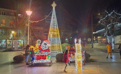 Doček na Trgu uz “Boeme” i kuvano vino