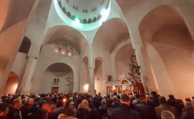 Večeras pijukanje, sutra vatromet, a na Božić prvi put lomljenje česnice