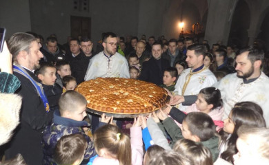 Hram Svetog Save: Prvi put se lomila božićna česnica