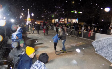 Mališani oduševljeni klizalištem