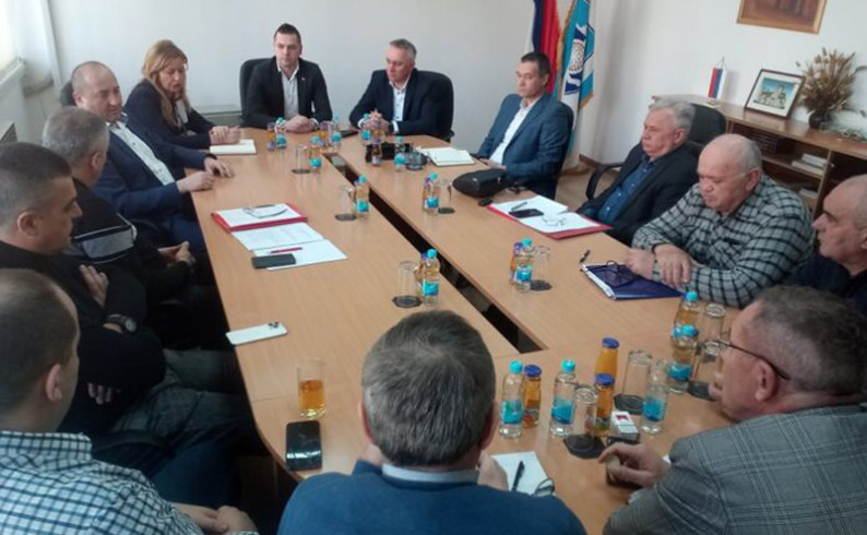 Ministar Pašalić i drvoprerađivači u Foči dogovorili promjenu pravilnika o raspodjeli oblovine