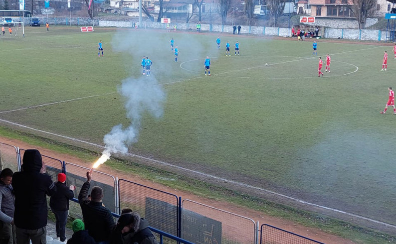 Porazi fudbalera i košarkaša, pobjeda odbojkašica