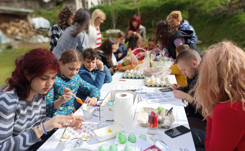 UG „Porodica“: Vaskršnja jaja Domu za starija lica u Kalinoviku