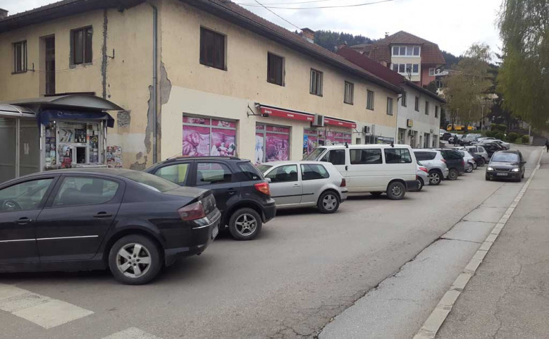 Zbog obilježavanja parking prostora ukloniti vozila iz Šantićeve ulice