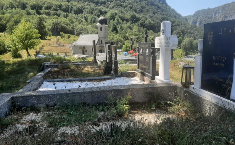 Tuga i ćutanje traju tri decenije