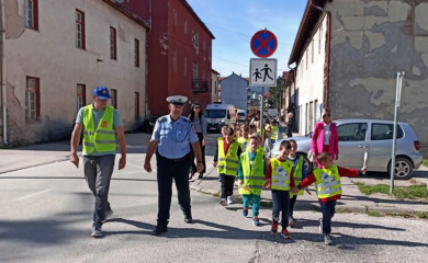 PU Foča: Predavanja za prvačiće o bezbjednosti u saobraćaju