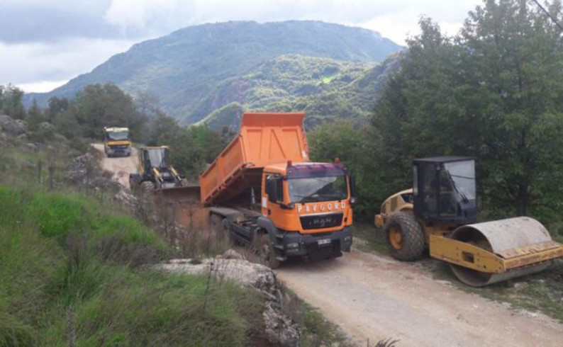 Asfaltira se dio puta kroz kanjon Tare