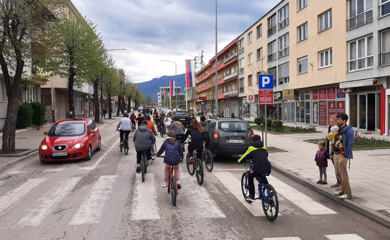 Učenici OŠ “Sveti Sava” biciklijadom promovišu zdrav život i štite okolinu