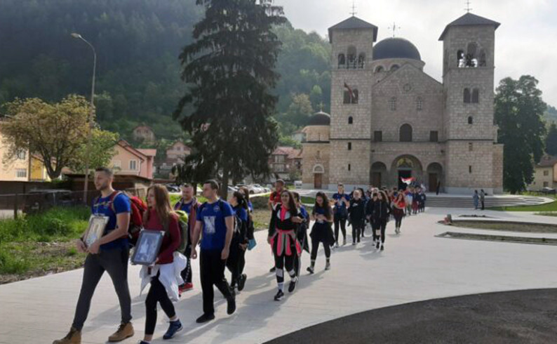 Studenti krenuli na put za Ostrog sa molitvom za Magdalenu Vlaški