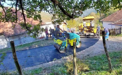 Domaćinski- za novi asfalt kroz selo uzvratili gozbom za radnike