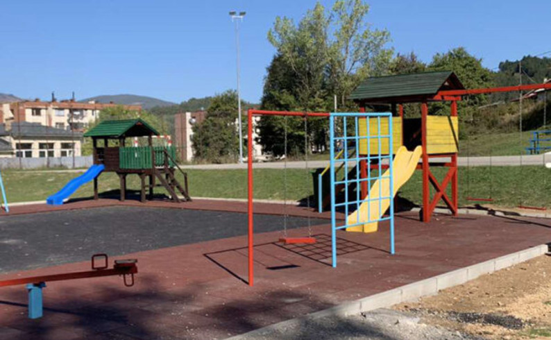 Novi kutak za igru u Miljevini, rekonstruisano igralište u Lazarevu