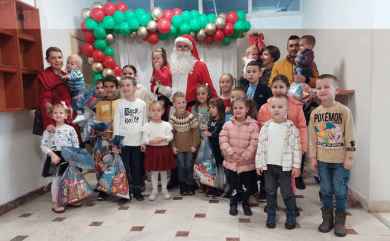 Novogodišnje darivanje iz opštinske uprave zaposlenima i djeci