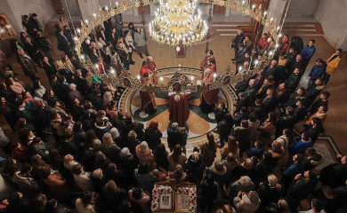 Zaupokojena liturgija na Zadušnice u fočanskim hramovima