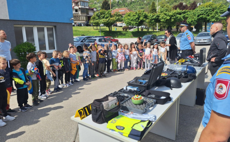 PU Foča otvorila vrata najmlađim Fočacima