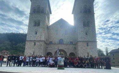 Na poklonjenje Svetom Vasiliju Ostroškom iz Foče hodočasti 80 studenata
