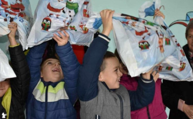 „Svi za Kosmet“ priprema novogodišnje paketiće za djecu na Kosovu