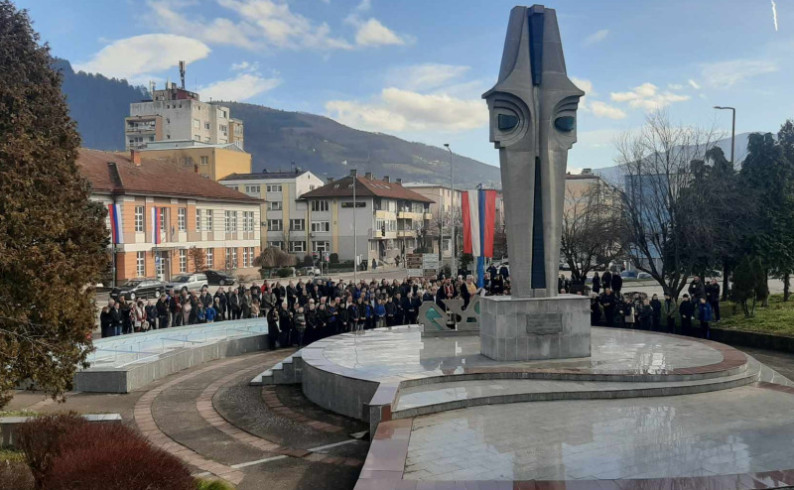 Dan Republike Srpske: Paketići za unučad poginulih boraca, "jošaničke suze" kroz dječiju izložbu postale svetostefanska radost