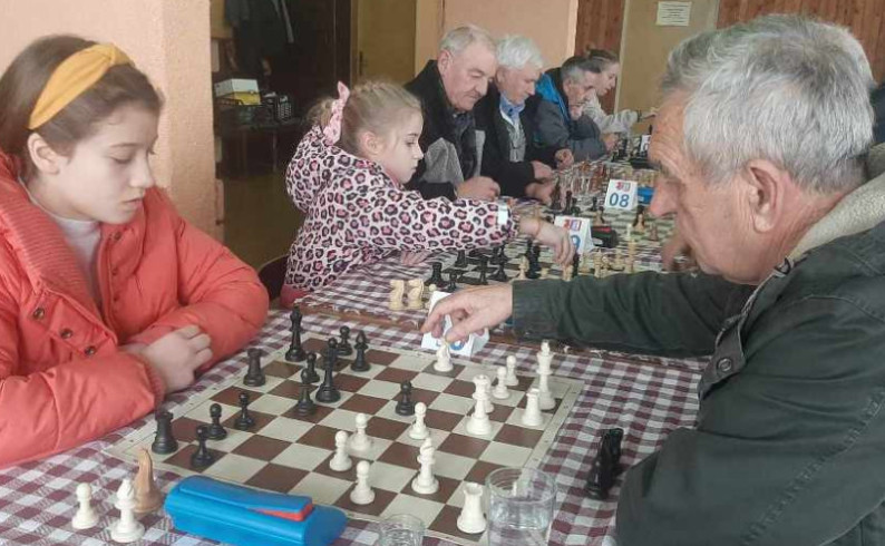 Omladina i penzioneri ukrstili koplja na Božićnom turniru u šahu