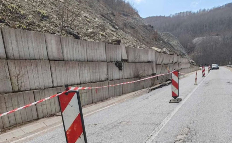 Klizište između dva tunela na Čemernu- saobraća se jednom trakom