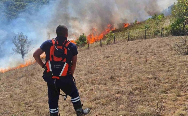 Požar u Handićima pod kontrolom: Borba sa vatrenom stihijom na području Foče se nastavlja
