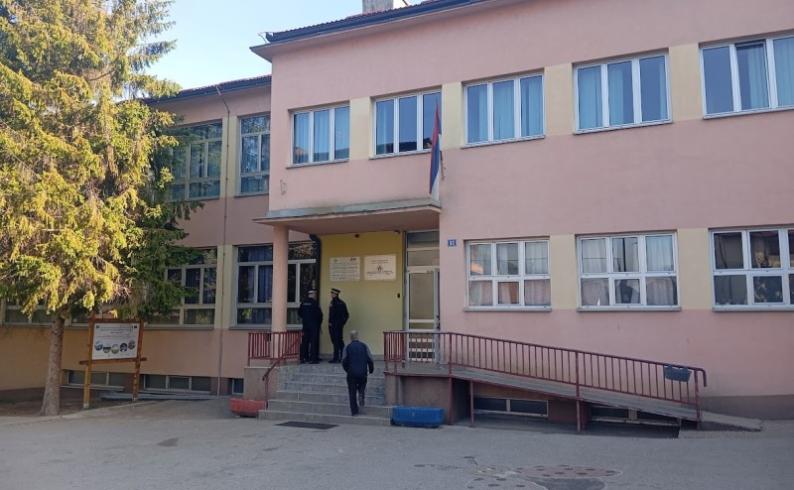 U Gornjem Polju i Obilićevu glasanje protiče bez problema
